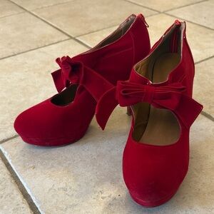 Red velvet pinup bow Women's Heels 8.5 👠